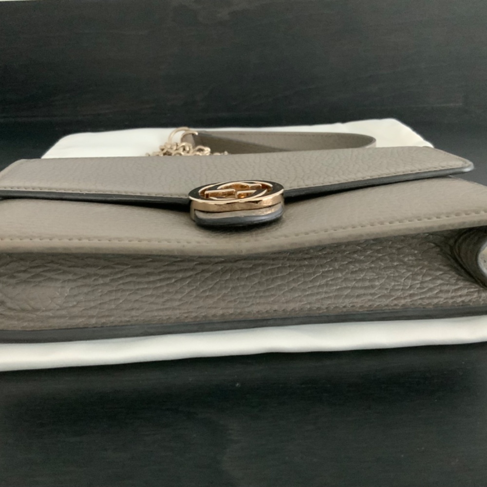 Authentic GUCCI Interlocking GG Calfskin Leather Chain Crossbody wallet inside - Picture 7 of 16